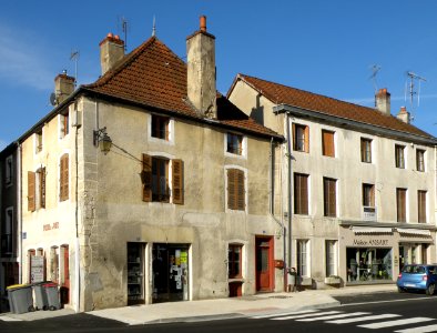 Nolay Rue de la République 1
