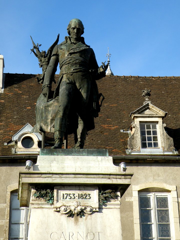 Nolay Statue de Carnot 4