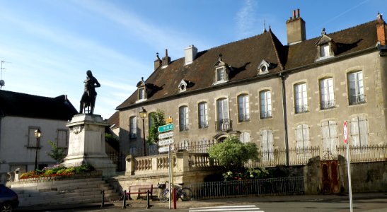 Nolay Place Carnot 3