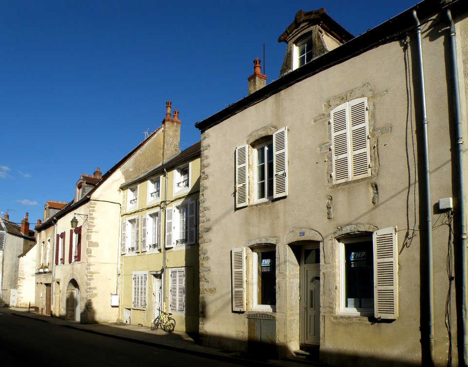 Nolay Rue de la République 3