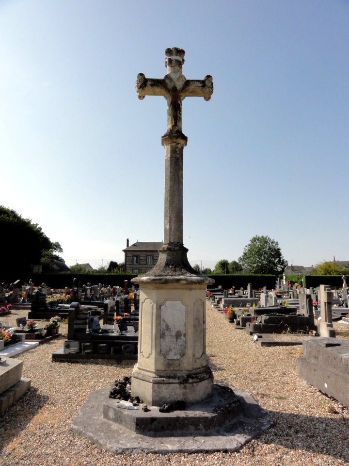 Nointot (Seine-Mar.) croix du nouveau cimetière