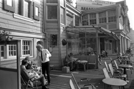 Noord Zuid Hollands koffiehuis voor Centraal Station moet verdwijnen Amsterdam, , Bestanddeelnr 924-9659