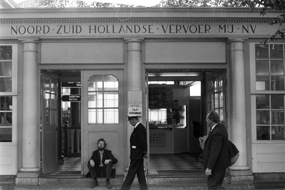 Noord Zuid Hollands koffiehuis voor Centraal Station moet verdwijnen Amsterdam, Bestanddeelnr 924-9660