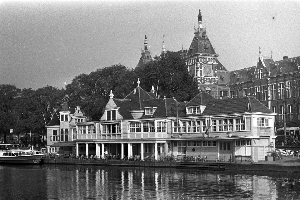 Noord Zuid Hollands koffiehuis voor Centraal Station moet verdwijnen Amsterdam, , Bestanddeelnr 924-9658