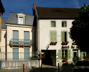Nolay Place Monge 4