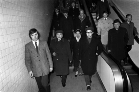 Noord Koreaanse regeringsdelegatie arriveert op Schiphol, Bestanddeelnr 925-1917