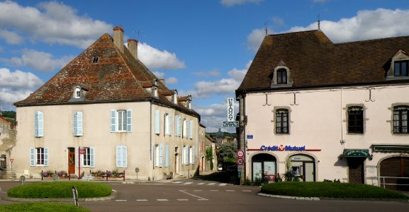 Nolay Place de l'Hôtel de ville