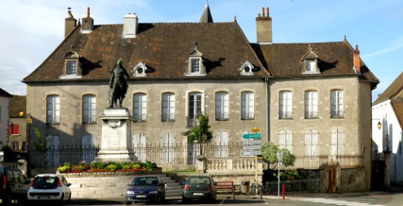Nolay Place Carnot 1