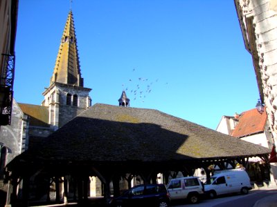 Nolay (Côte d'Or, Fr) Halles et église