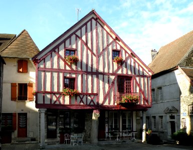 Nolay Place Monge 1