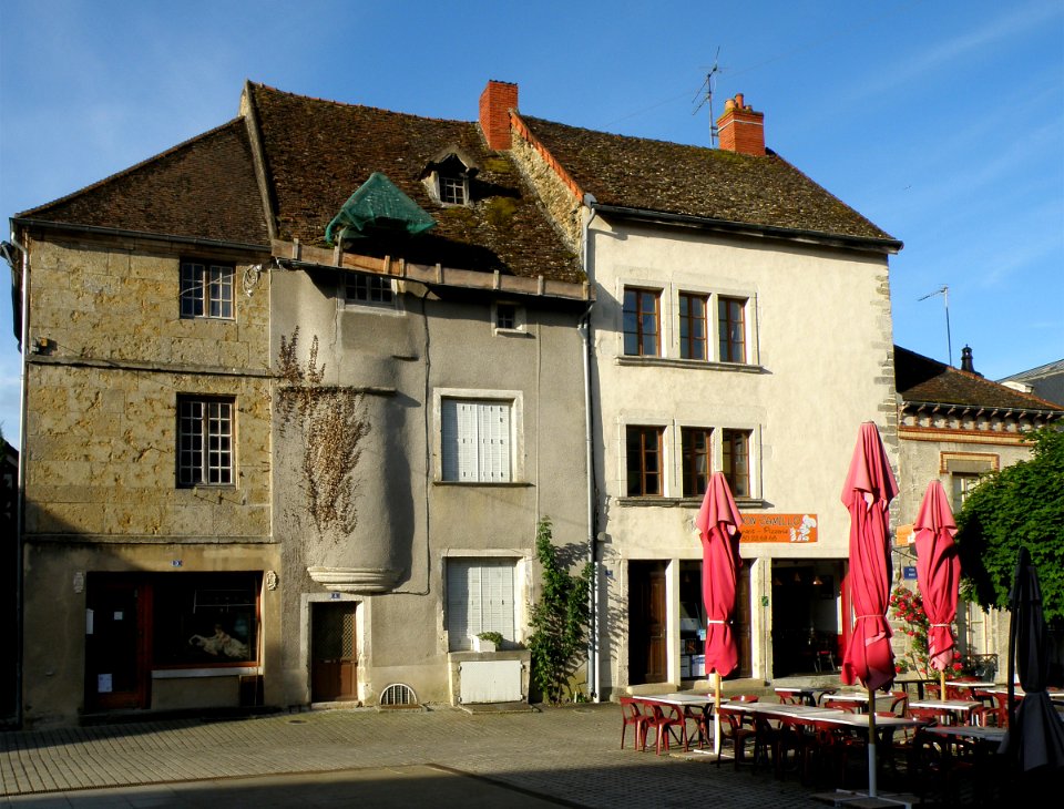 Nolay Place Monge 7