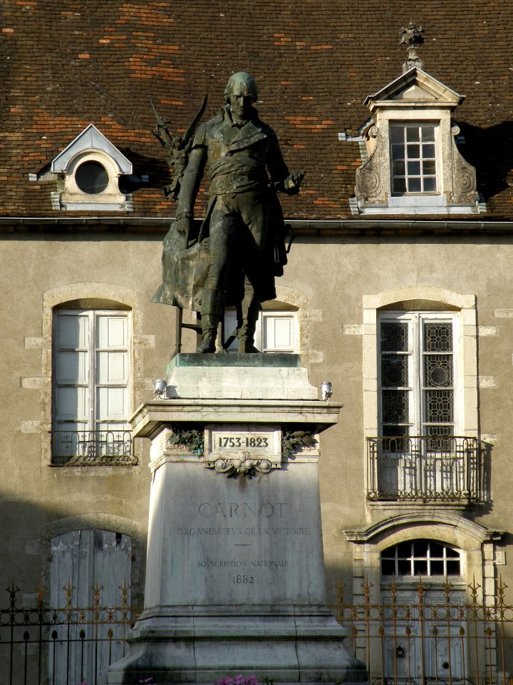 Nolay Statue de Carnot 2