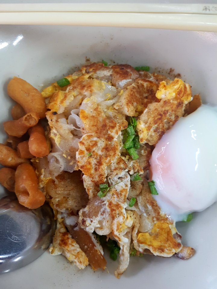 Noodles stir-fried with chicken - Bangkok - 2017-07-19 (001)