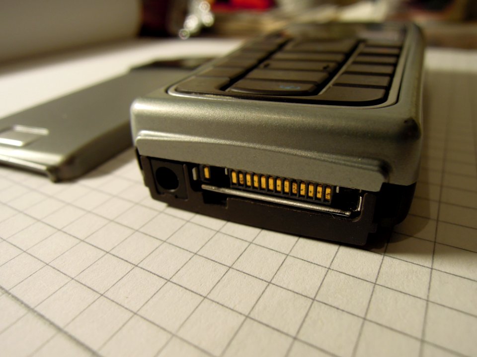 Nokia 6230 -bottom- with headset connector and charging socket to the left