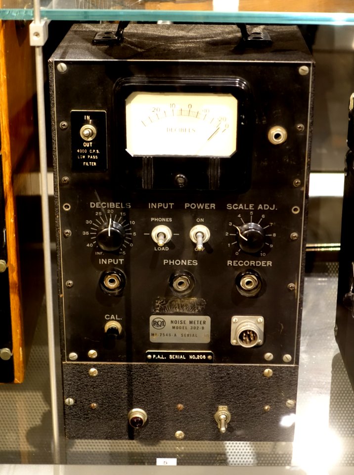 Noise meter, Model 302-B, RCA, New York, c. 1940-1945 - Putnam Gallery - Harvard University - DSC08091