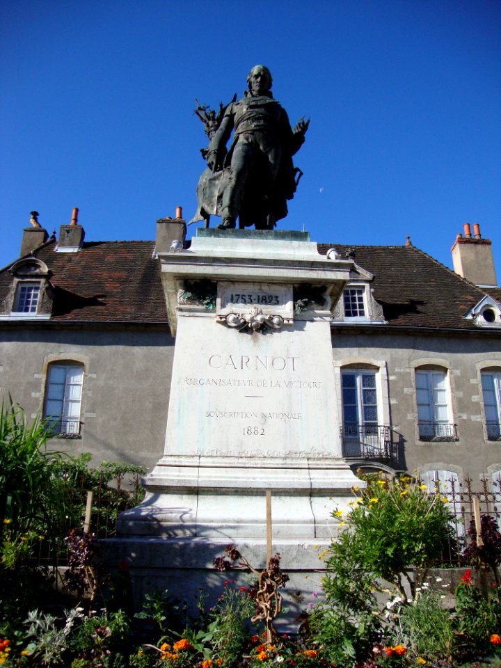 Nolay (Côte d'Or, Fr) statue Carnot