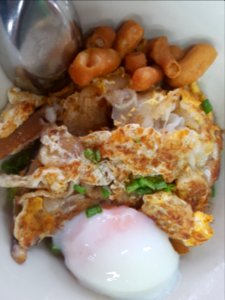 Noodles stir-fried with chicken - Bangkok - 2017-07-19 (003)