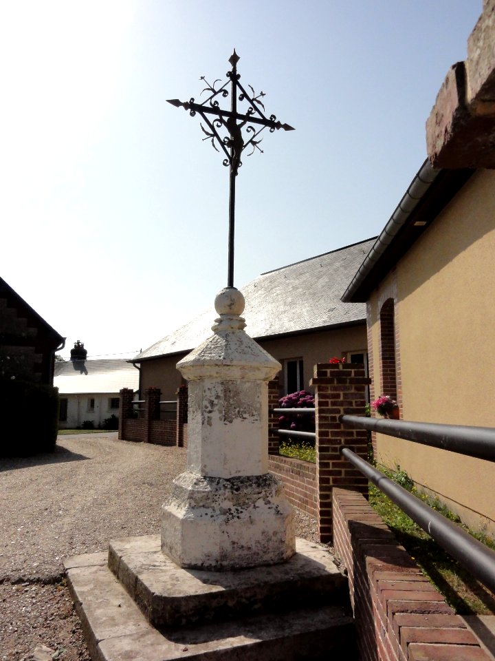 Nointot (Seine-Mar.) croix de l'ancien cimetière