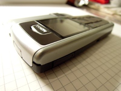 Nokia 6230 -topleft- with volume control buttons