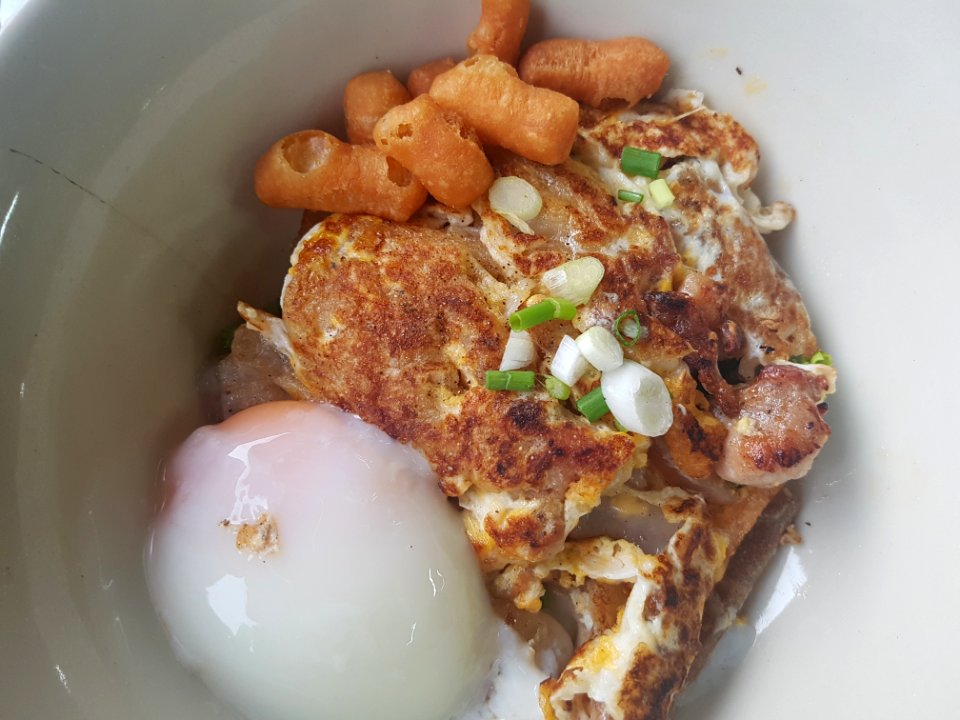 Noodles stir-fried with chicken - Bangkok - 2017-07-21 (003)