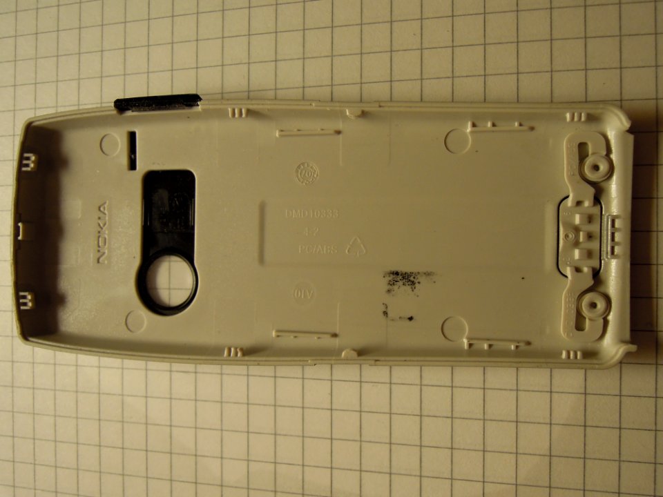 Nokia 6230i -backcover- closing mechanism