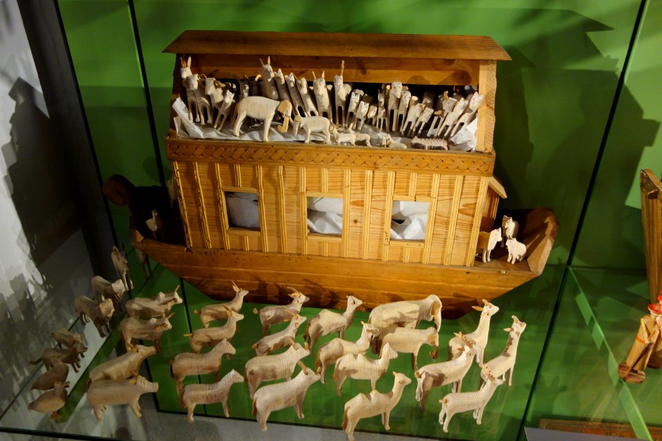 Noah's Ark with 136 animals, Verlags Johann David Oehme und Sohne, Grünhainichen, c. 1900 - Museum für Sächsische Volkskunst - DSC08282