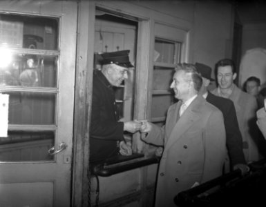 Noel-Noel, aankomst op Centraal Station, Bestanddeelnr 903-7589