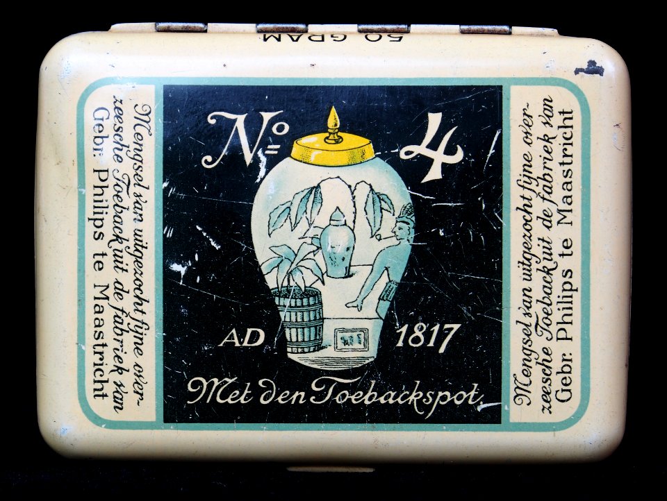 No 4 tabak blikje, Met den Toebackspot, Gebr Philips te Maastricht, foto1