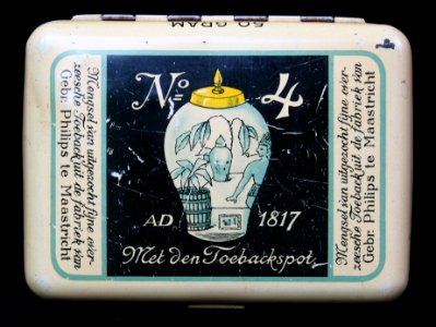 No 4 tabak blikje, Met den Toebackspot, Gebr Philips te Maastricht, foto1