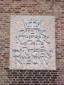 Nijmegen Remonstrantse kerk, Prof. Regoutstraat 23 gevelsteen vrome tekst