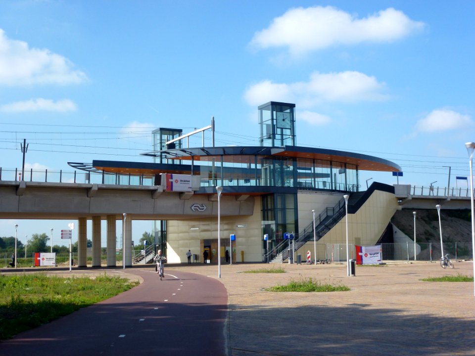 Nijmegen Lent nieuw station 2013 001