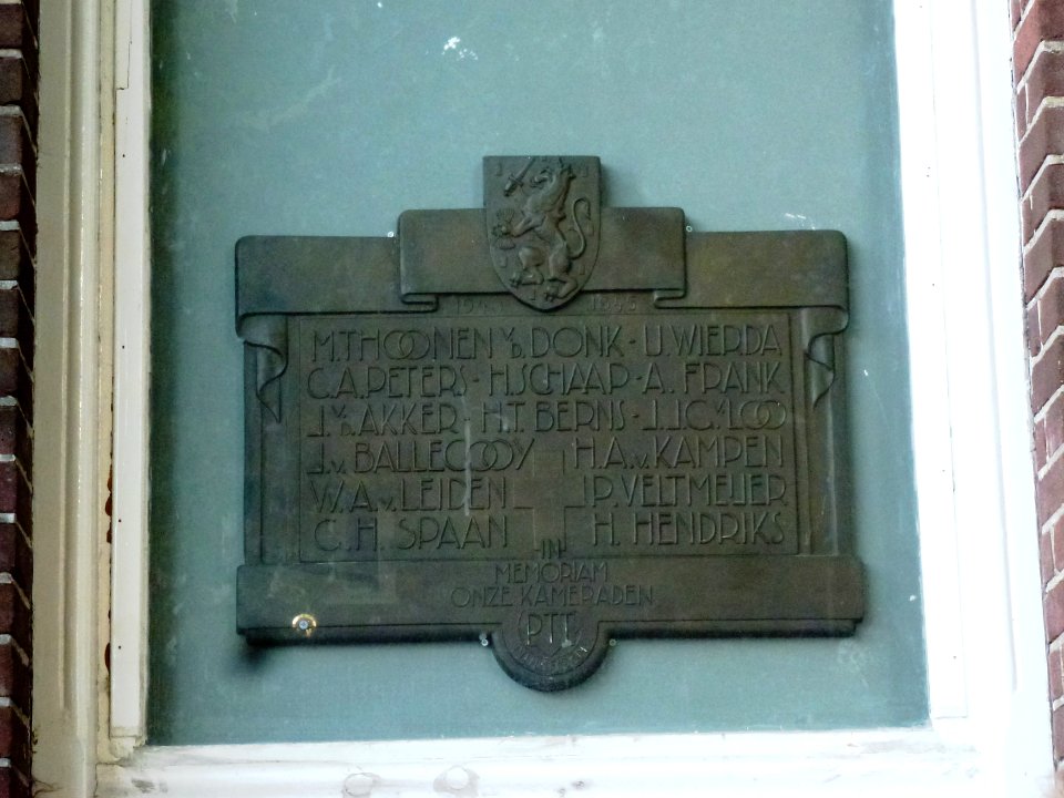Nijmegen PTT oorlogsmonument op voorm. Postkantoor v.Schevichavenstraat