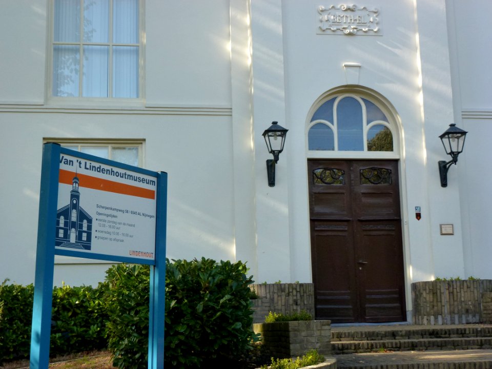 Nijmegen Beth-el kerkje 05 entree met museumbord