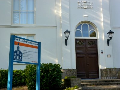 Nijmegen Beth-el kerkje 05 entree met museumbord