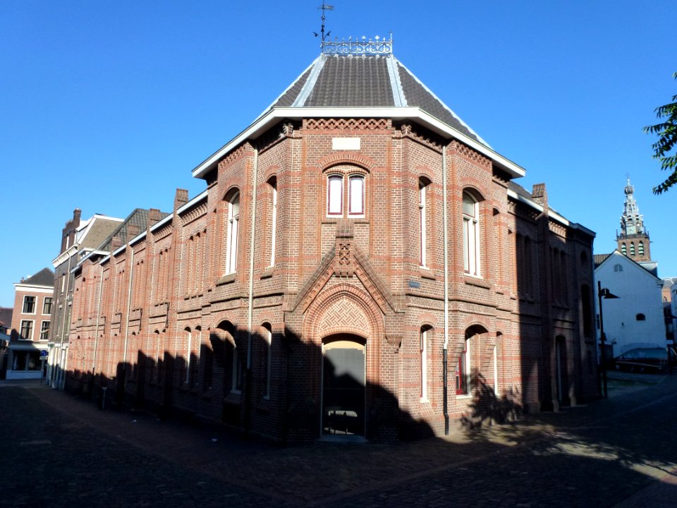 Nijmegen Bank van Lening, hoek Hessenberg 1 - Pijkestraat 2a-4-6