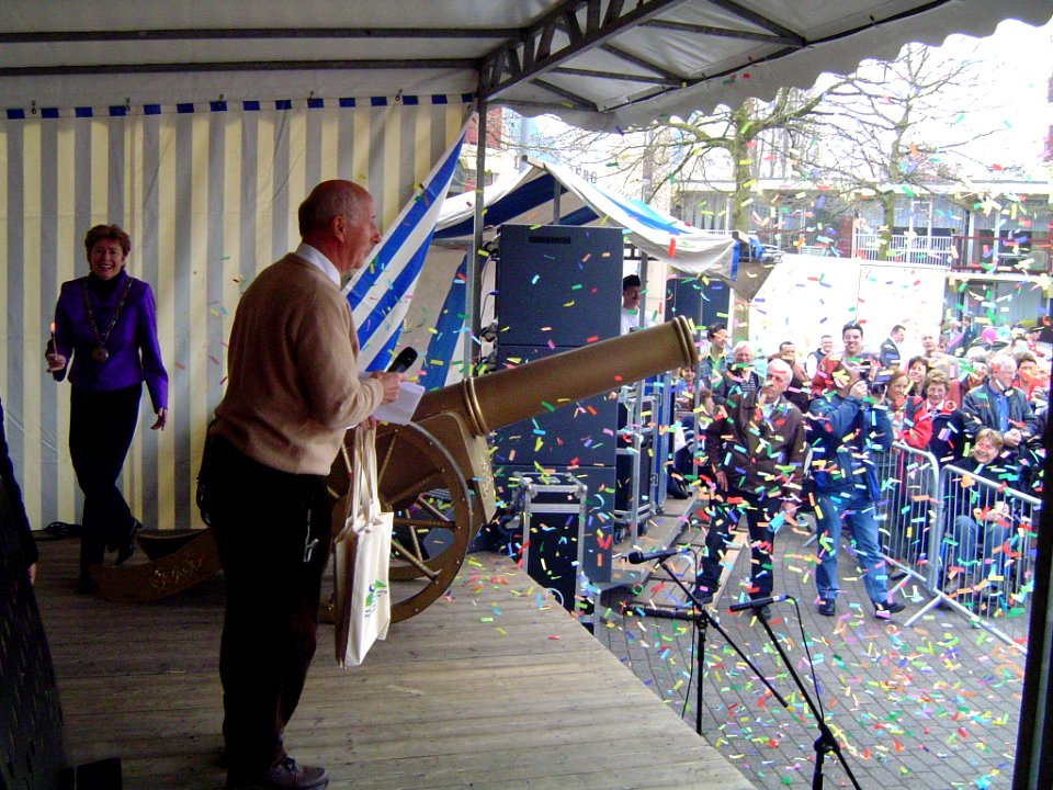 Nijmegen, viering 40 jaar Dukenburg, opening door burgemeester Guusje ter Horst (02)