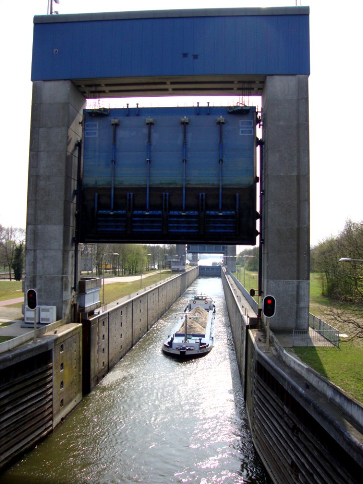 Nijmegen, sluiscomplex Weurt, nieuwe sluis, noordzijde open