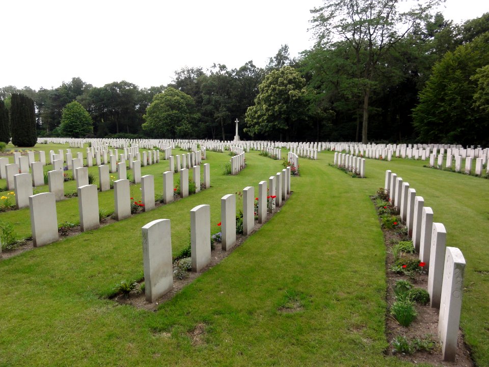 Nijmegen militaire begraafplaats Jonkerbosch overzicht