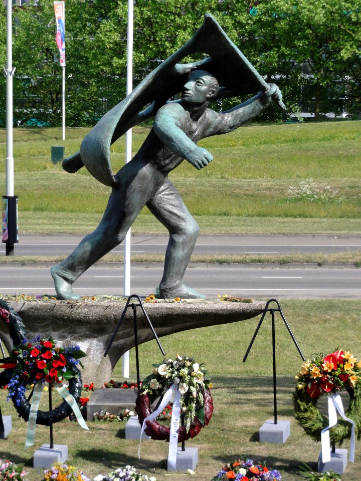 Nijmegen, Trajanusplein, Verzetsmonument