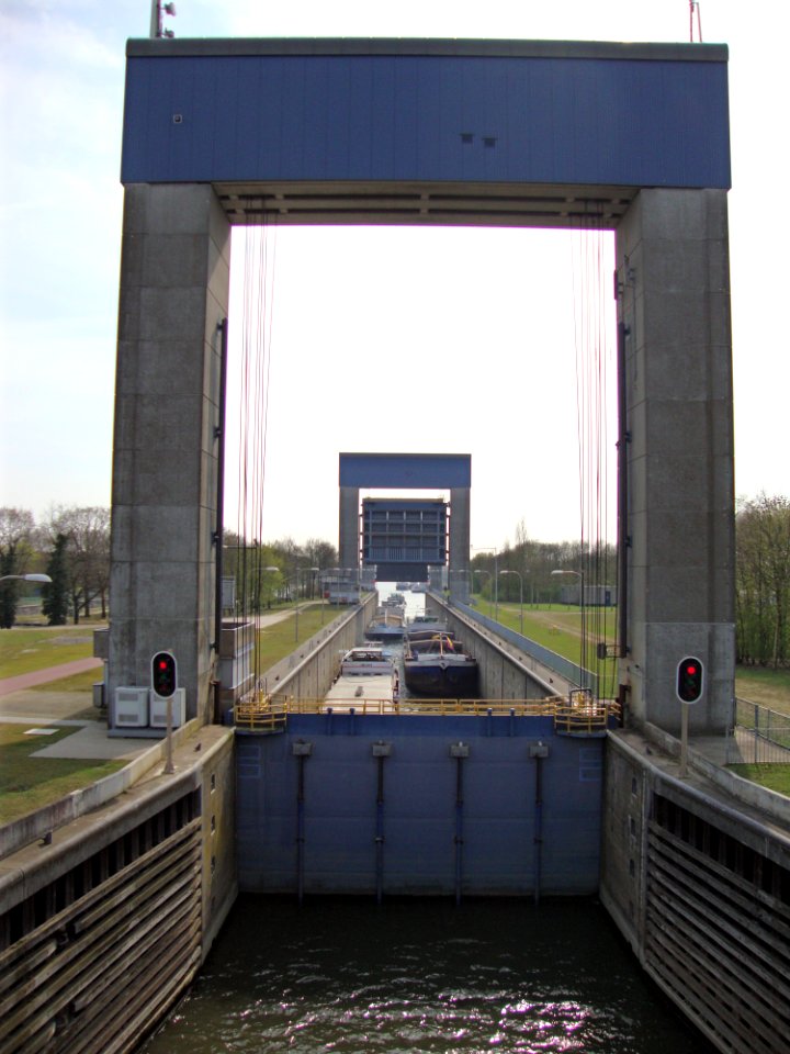 Nijmegen, sluiscomplex Weurt, nieuwe sluis, noordzijde gesloten