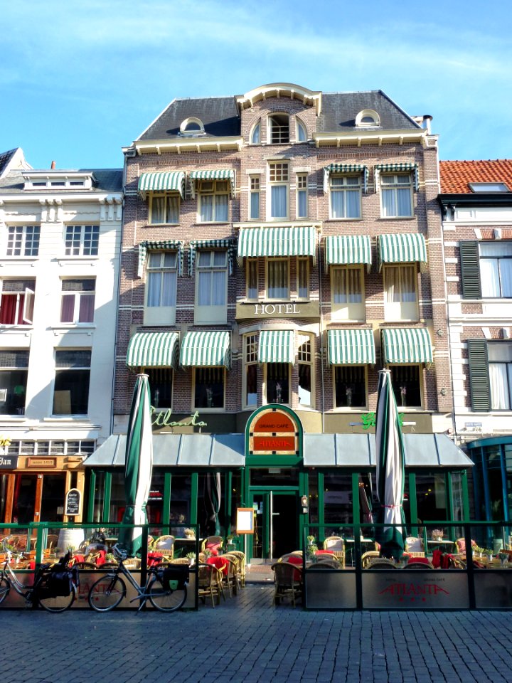 Nijmegen Grote Markt 38-39-40
