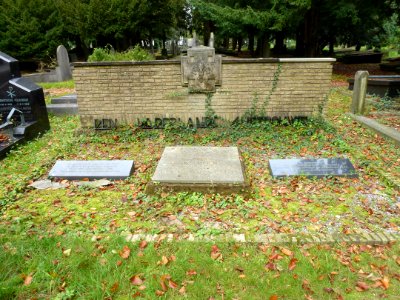 Nijmegen begraafplaats Daalseweg, monument 22-2-44 en Jan van Hoof overzicht