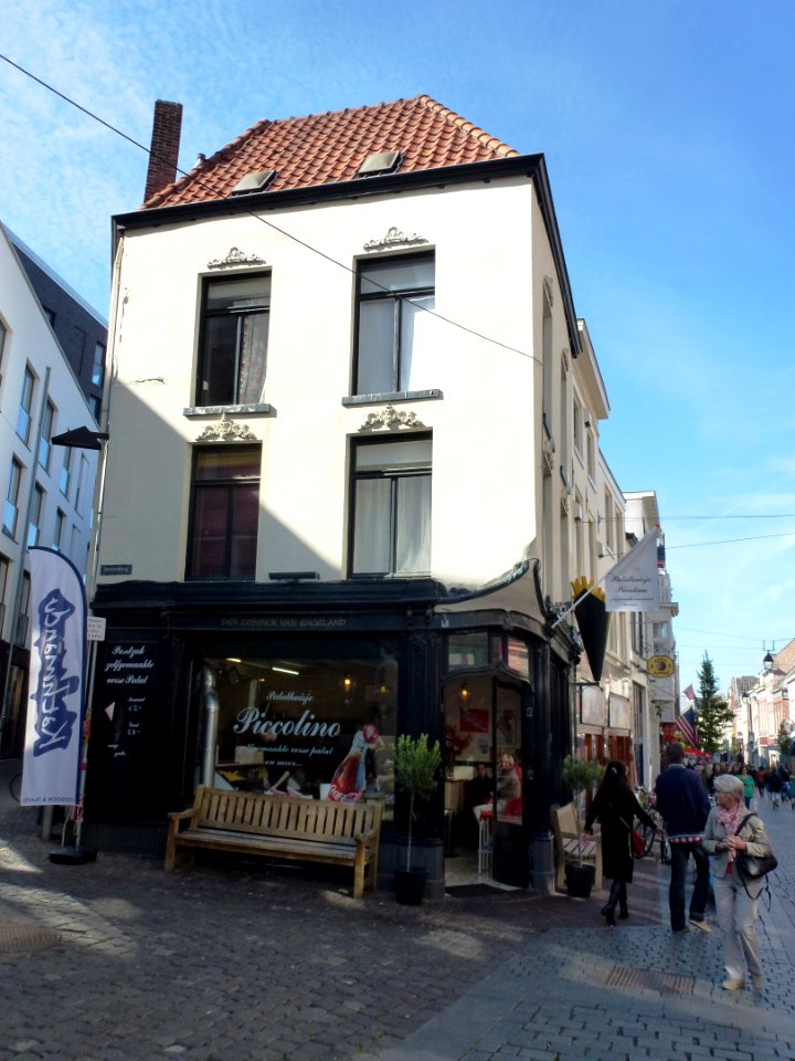 Nijmegen Lange Hezelstraat 23 hoek Hessenberg 37