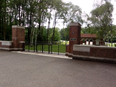 Nijmegen militaire begraafplaats Jonkerbosch ingang