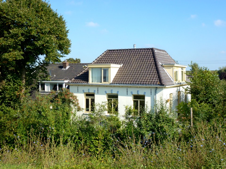 Nijmegen Lent, Oosterhoutsedijk 74 met links 76