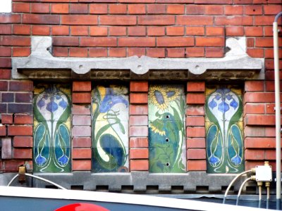 Nijmegen Molenstraat 60-a-b-c-62 detail gevelversiering