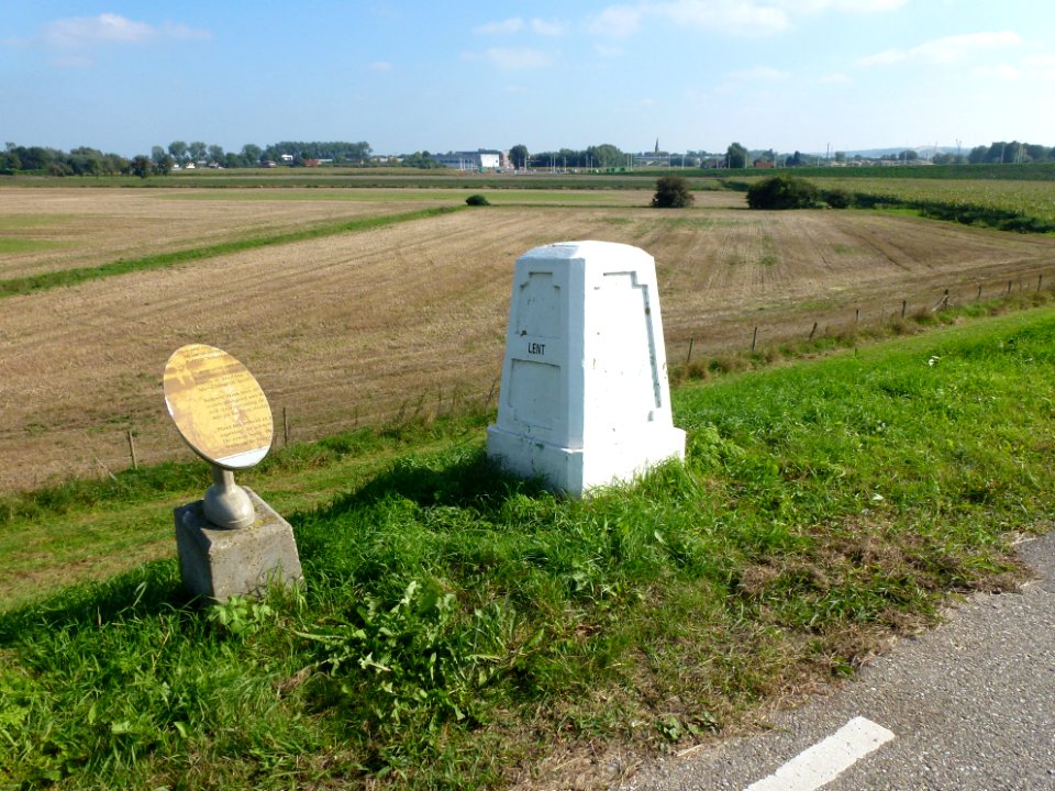 Nijmegen Lent, Oosterhoutsedijk, grenspaal (01)