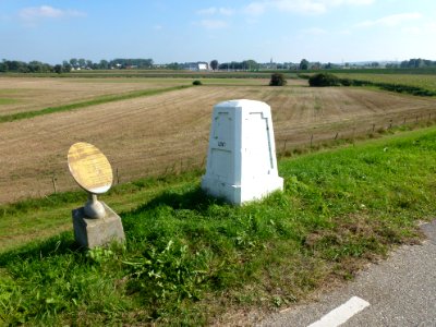 Nijmegen Lent, Oosterhoutsedijk, grenspaal (01)