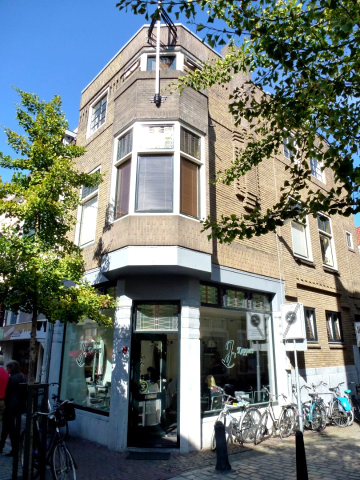 Nijmegen Lange Hezelstraat 22 hoek Begijnenstraat 1