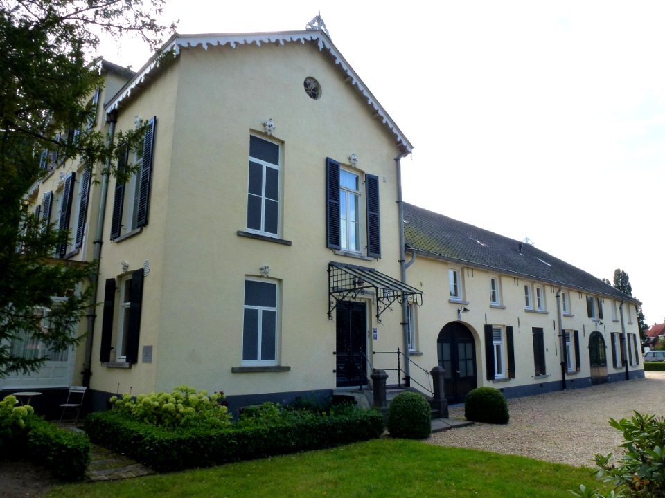 Nijmegen De Drie Huizen, Driehuizerweg gedeelte 321-323